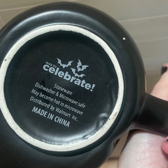 Black Skull Mug - Picture 4 of 4